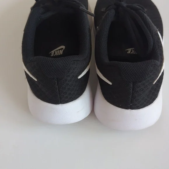 Nike shoes Size 3.5Y - Picture 7 of 9